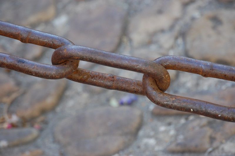 Everyday chains are a simple way to envision blockchains: no one link is useful without each preceding one. In the case of blockchains, each block is a link in the chain. By Thierry Ben Abed, licensed under CC BY-ND 2.0.